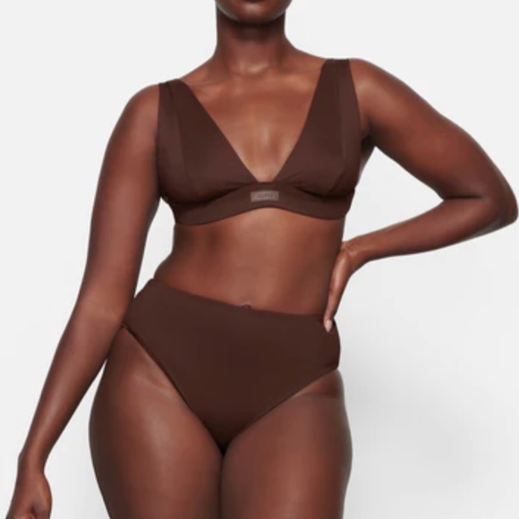 NWT SKIMS Swim Cocoa PLUNGE BIKINI TOP size M - Picture 2 of 2